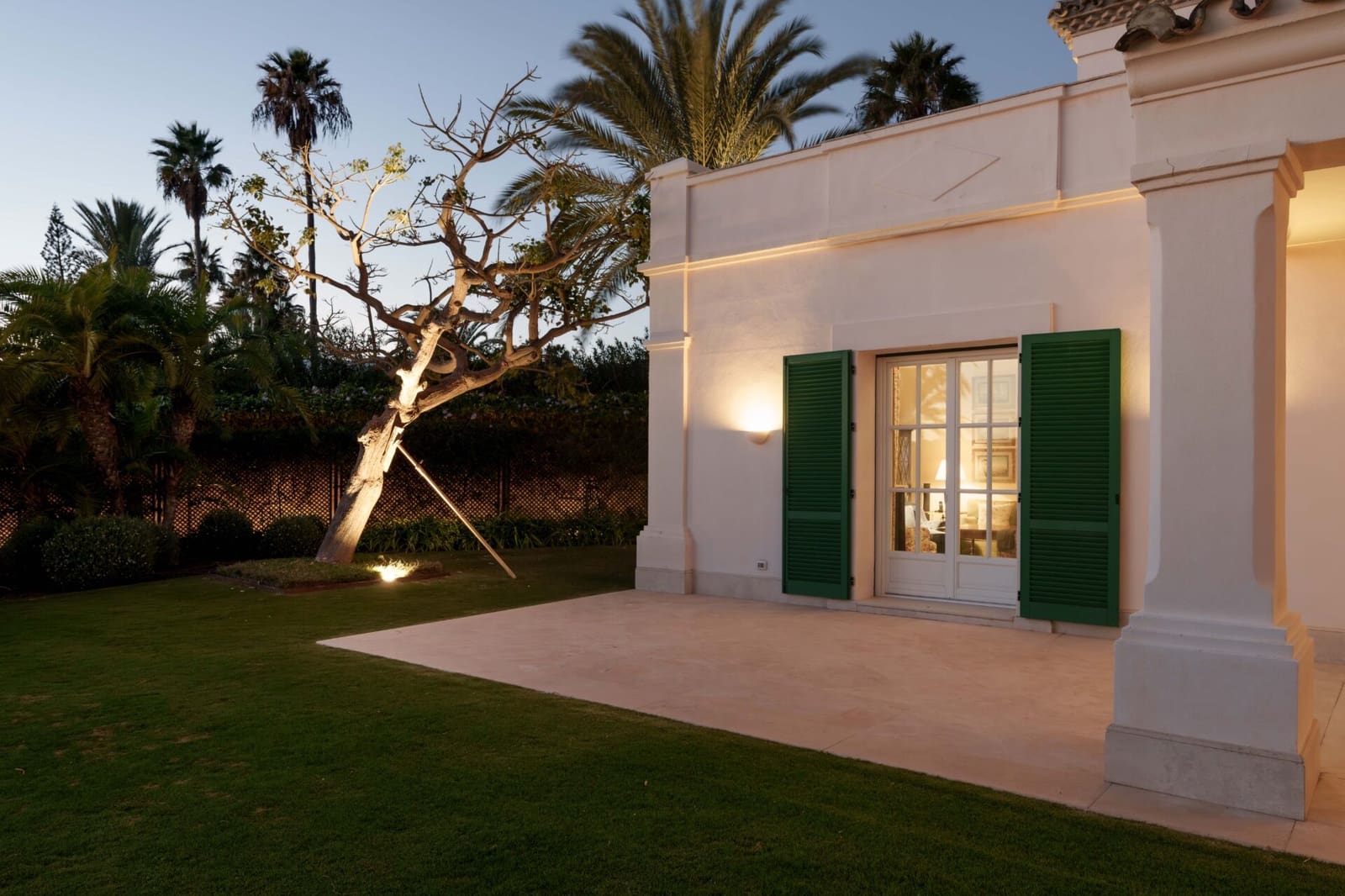 7 soverom Villa til salgs i Los Monteros med svømmebasseng garasje - € 10 955 000 (Ref: 9012144)