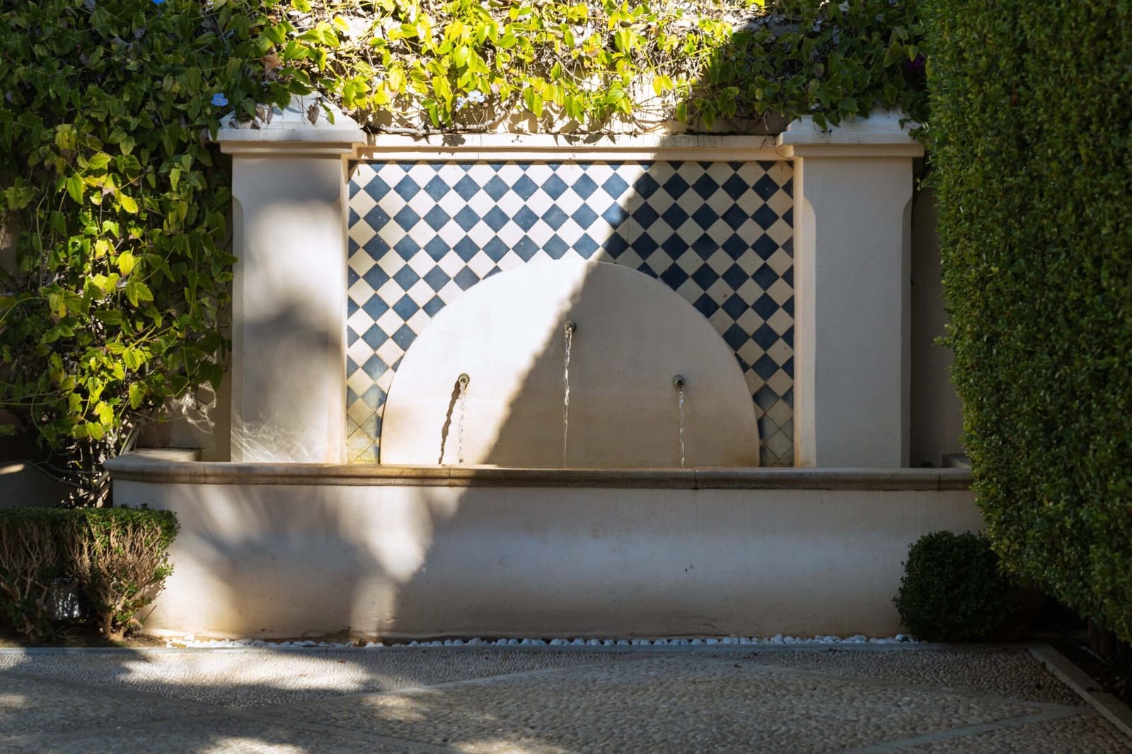 7 soverom Villa til salgs i Los Monteros med svømmebasseng garasje - € 10 955 000 (Ref: 9012144)