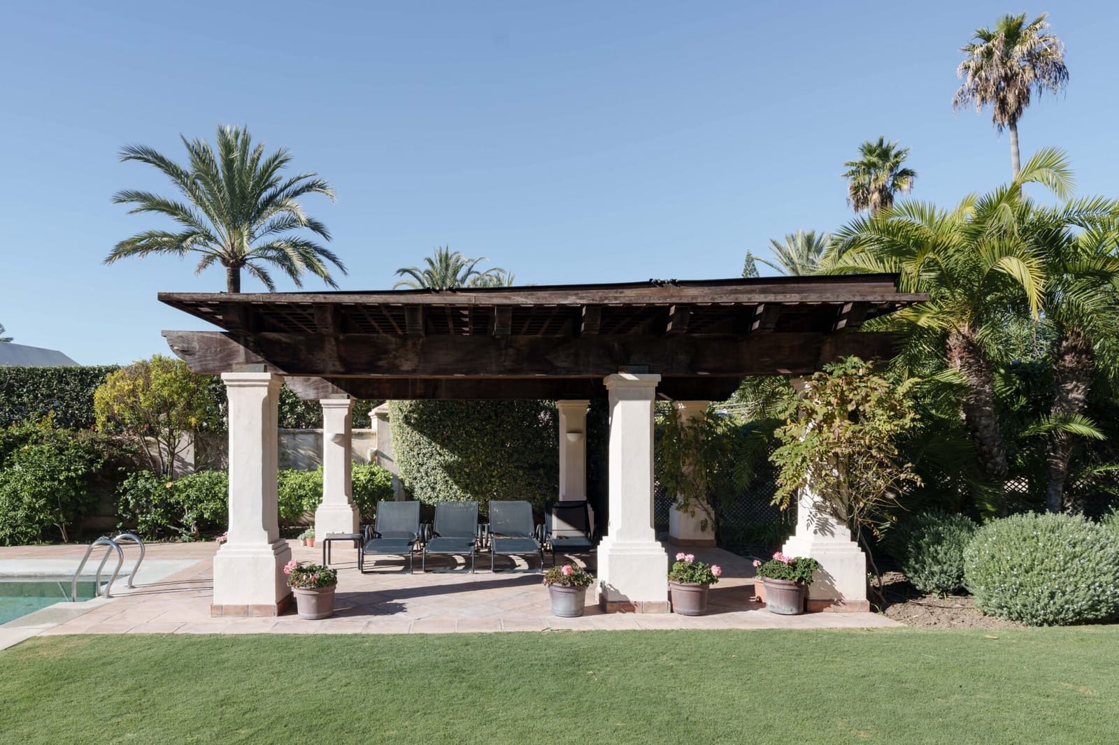 7 soverom Villa til salgs i Los Monteros med svømmebasseng garasje - € 10 955 000 (Ref: 9012144)