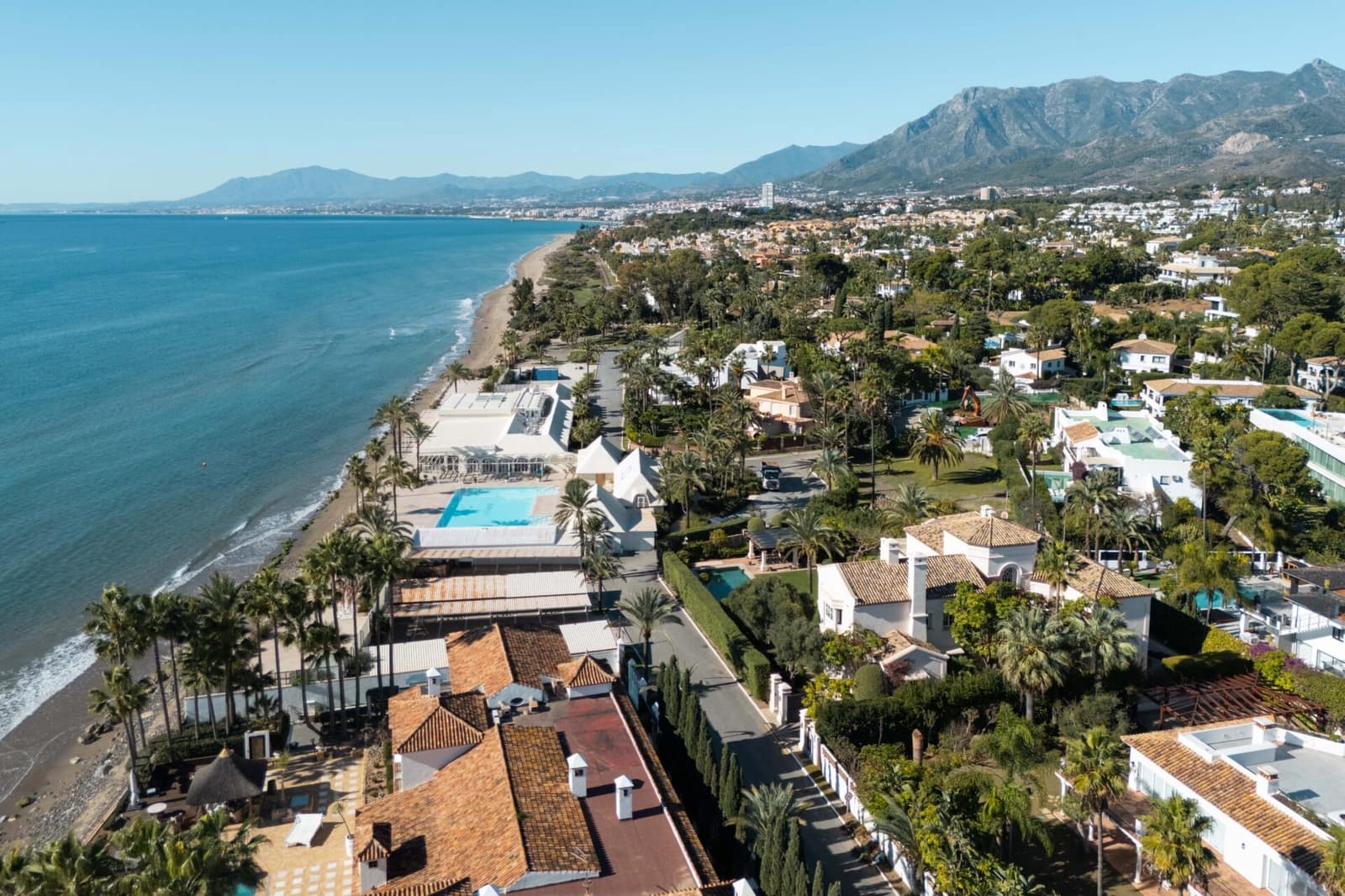 7 soverom Villa til salgs i Los Monteros med svømmebasseng garasje - € 10 955 000 (Ref: 9012144)