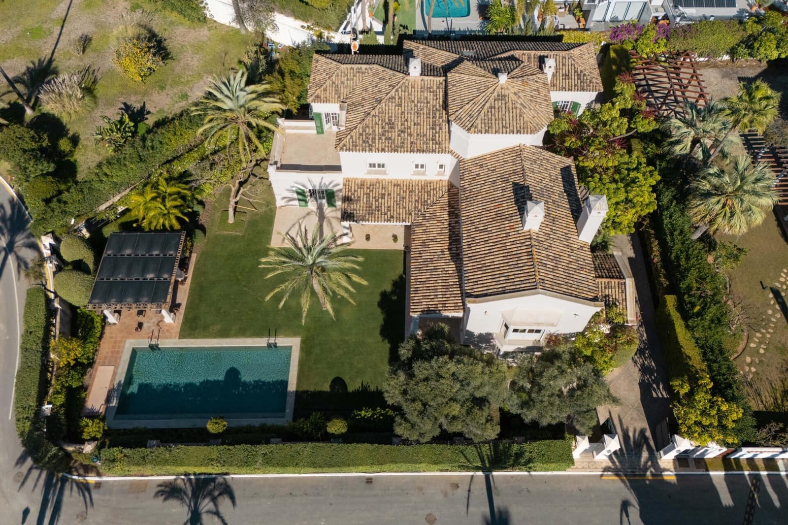 7 soverom Villa til salgs i Los Monteros med svømmebasseng garasje - € 10 955 000 (Ref: 9012144)