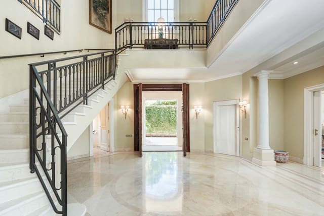 7 soveværelse Villa til salg i Los Monteros, Marbella med swimmingpool garage - € 10.955.000 (Ref: 9012144)