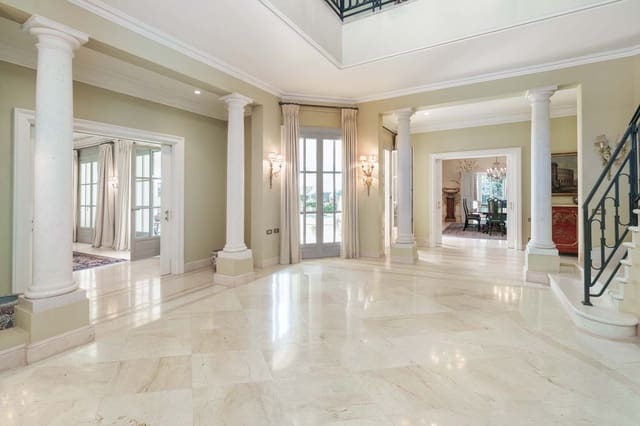 7 soveværelse Villa til salg i Los Monteros, Marbella med swimmingpool garage - € 10.955.000 (Ref: 9012144)