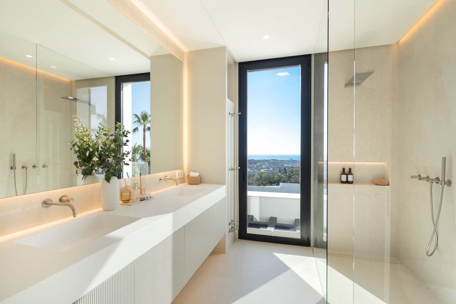 7 soverom Villa til salgs i Monte Halcones med svømmebasseng garasje - € 9 600 000 (Ref: 9017161)