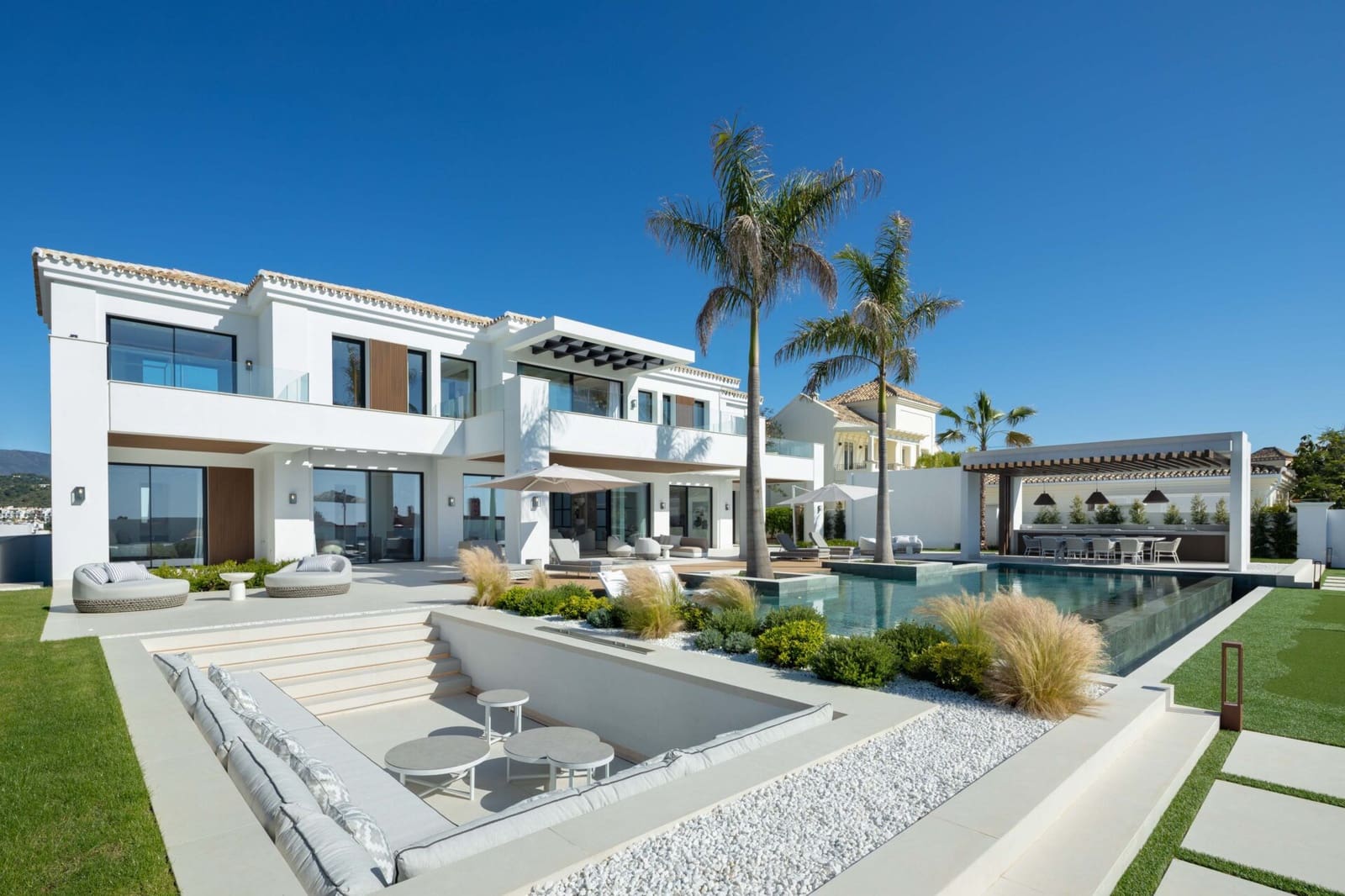 7 soverom Villa til salgs i Monte Halcones med svømmebasseng garasje - € 9 600 000 (Ref: 9017161)