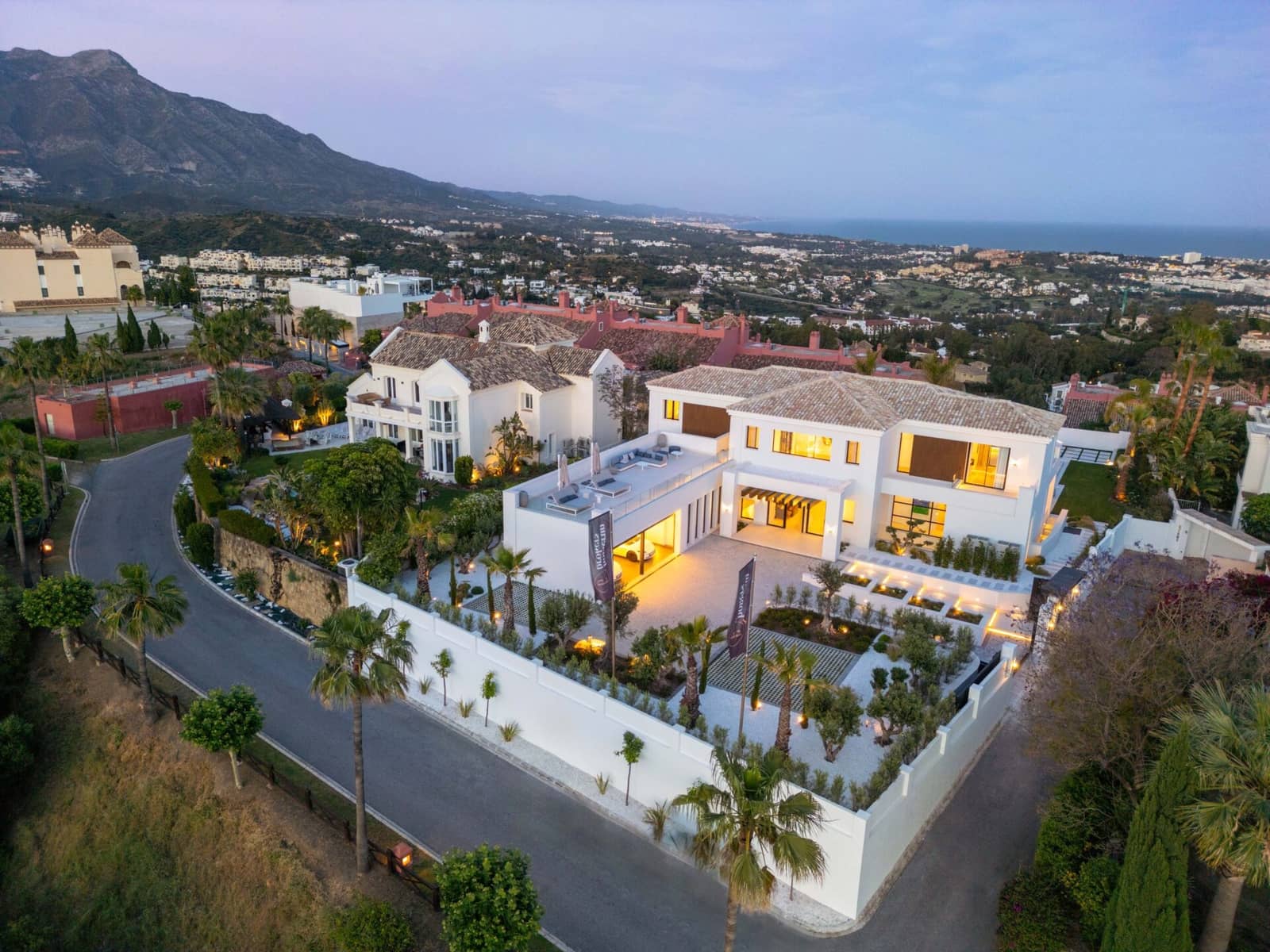 7 soverom Villa til salgs i Monte Halcones med svømmebasseng garasje - € 9 600 000 (Ref: 9017161)