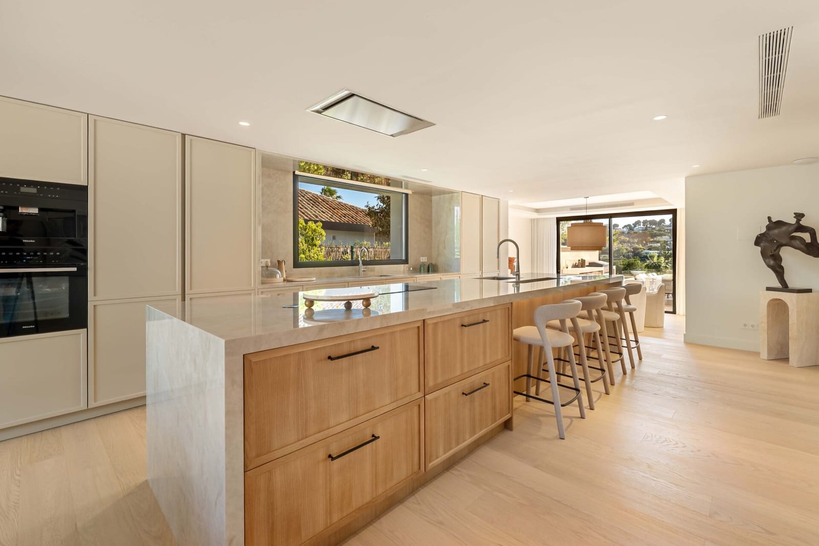 6 makuuhuone Huvila myytävänä paikassa Nueva Andalucia mukana uima-altaan 
autotalli - 8 650 000 € (Ref: 9023640)