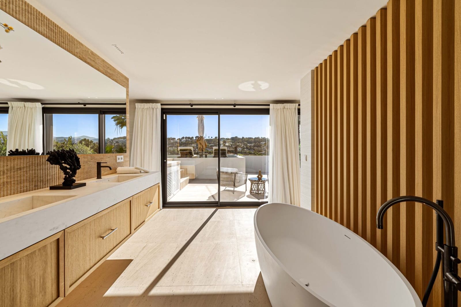 6 makuuhuone Huvila myytävänä paikassa Nueva Andalucia mukana uima-altaan 
autotalli - 8 650 000 € (Ref: 9023640)