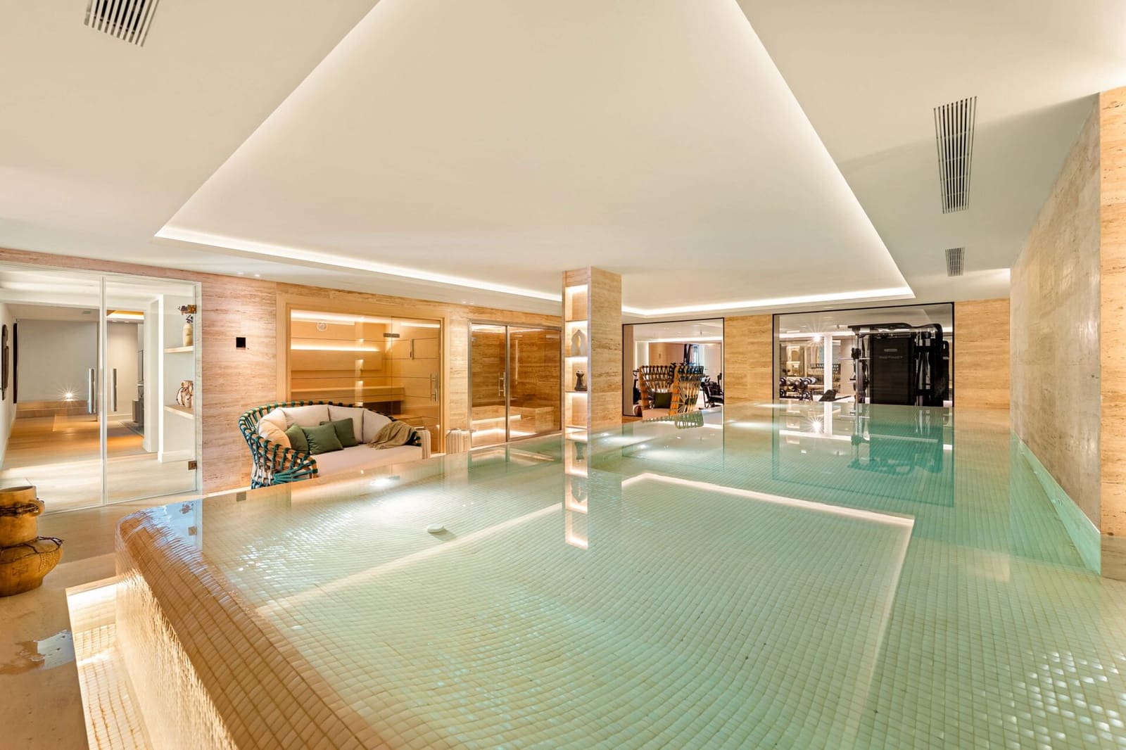 6 makuuhuone Huvila myytävänä paikassa Nueva Andalucia mukana uima-altaan 
autotalli - 8 650 000 € (Ref: 9023640)