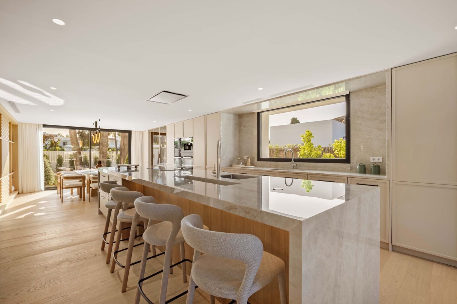 6 makuuhuone Huvila myytävänä paikassa Nueva Andalucia mukana uima-altaan 
autotalli - 8 650 000 € (Ref: 9023640)