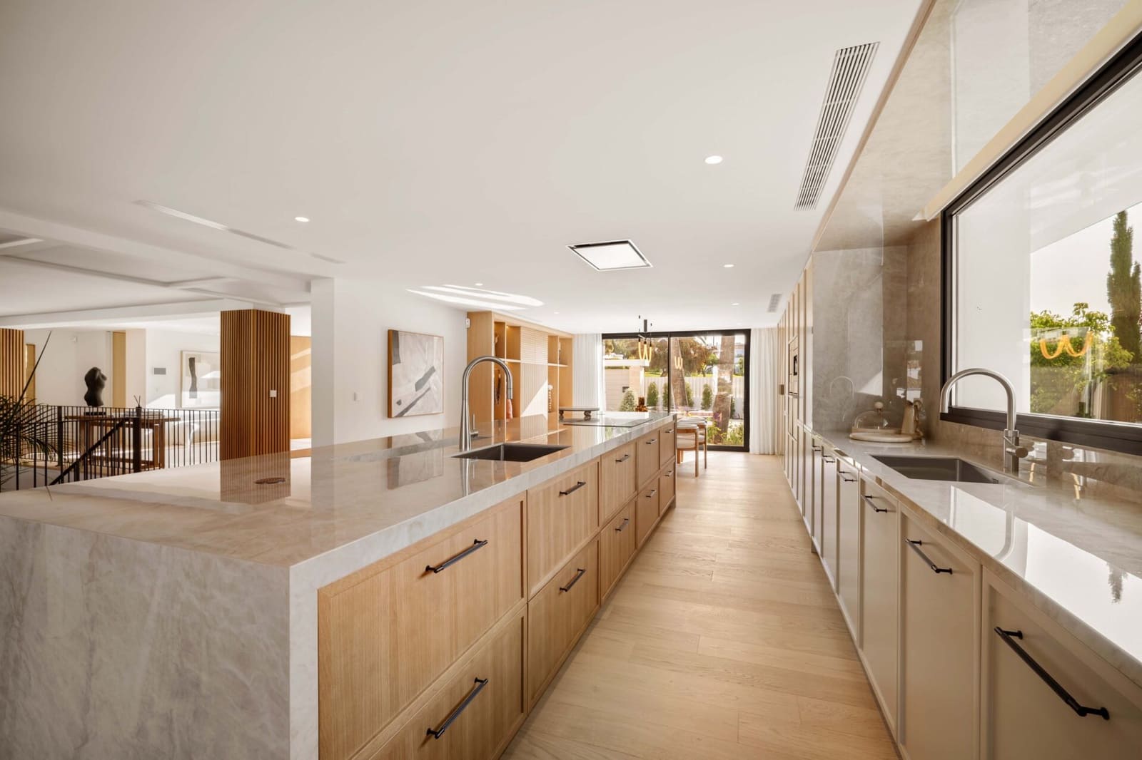 6 makuuhuone Huvila myytävänä paikassa Nueva Andalucia mukana uima-altaan 
autotalli - 8 650 000 € (Ref: 9023640)