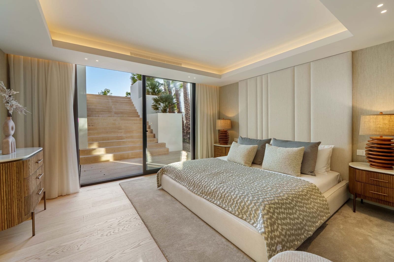 6 makuuhuone Huvila myytävänä paikassa Nueva Andalucia mukana uima-altaan 
autotalli - 8 650 000 € (Ref: 9023640)