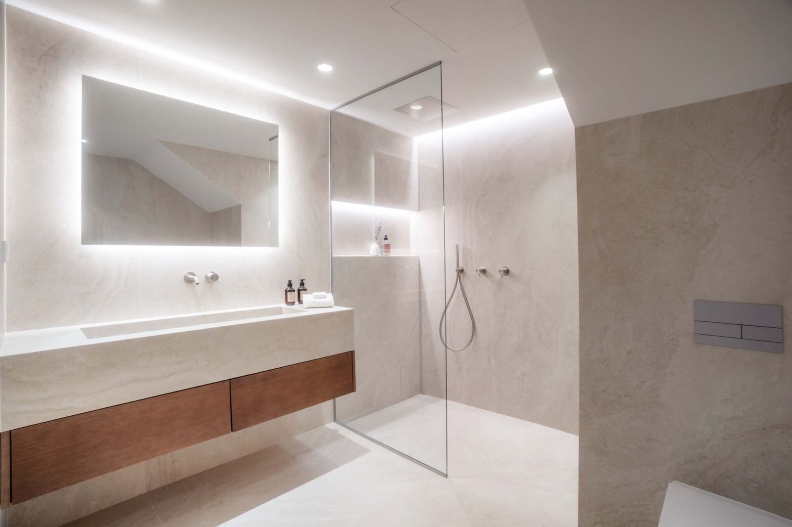 4 bedroom Penthouse for sale in Nueva Andalucia with pool garage - € 1,749,000 (Ref: 9026468)