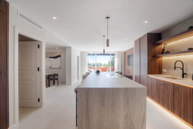 4 chambre Penthouse à vendre à Nueva Andalucia, Marbella avec piscine garage - 1 749 000 € (Ref: 9026468)