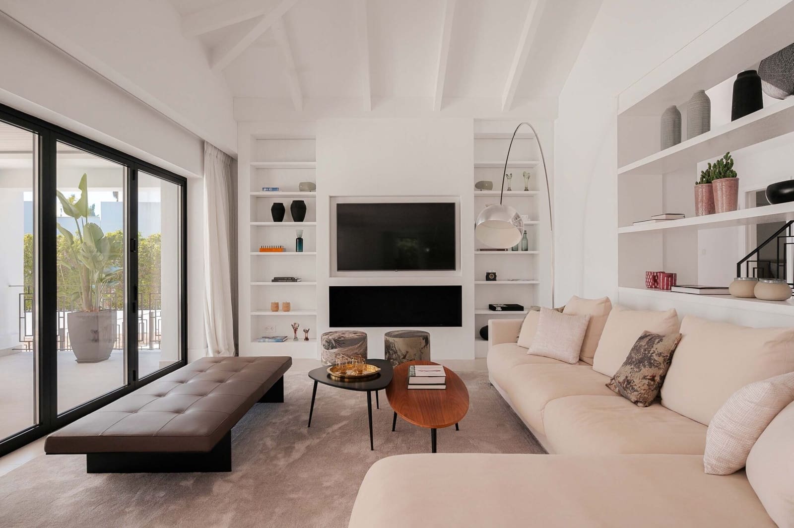 5 bedroom Villa for sale in Nueva Andalucia with pool garage - € 4,950,000 (Ref: 9068732)