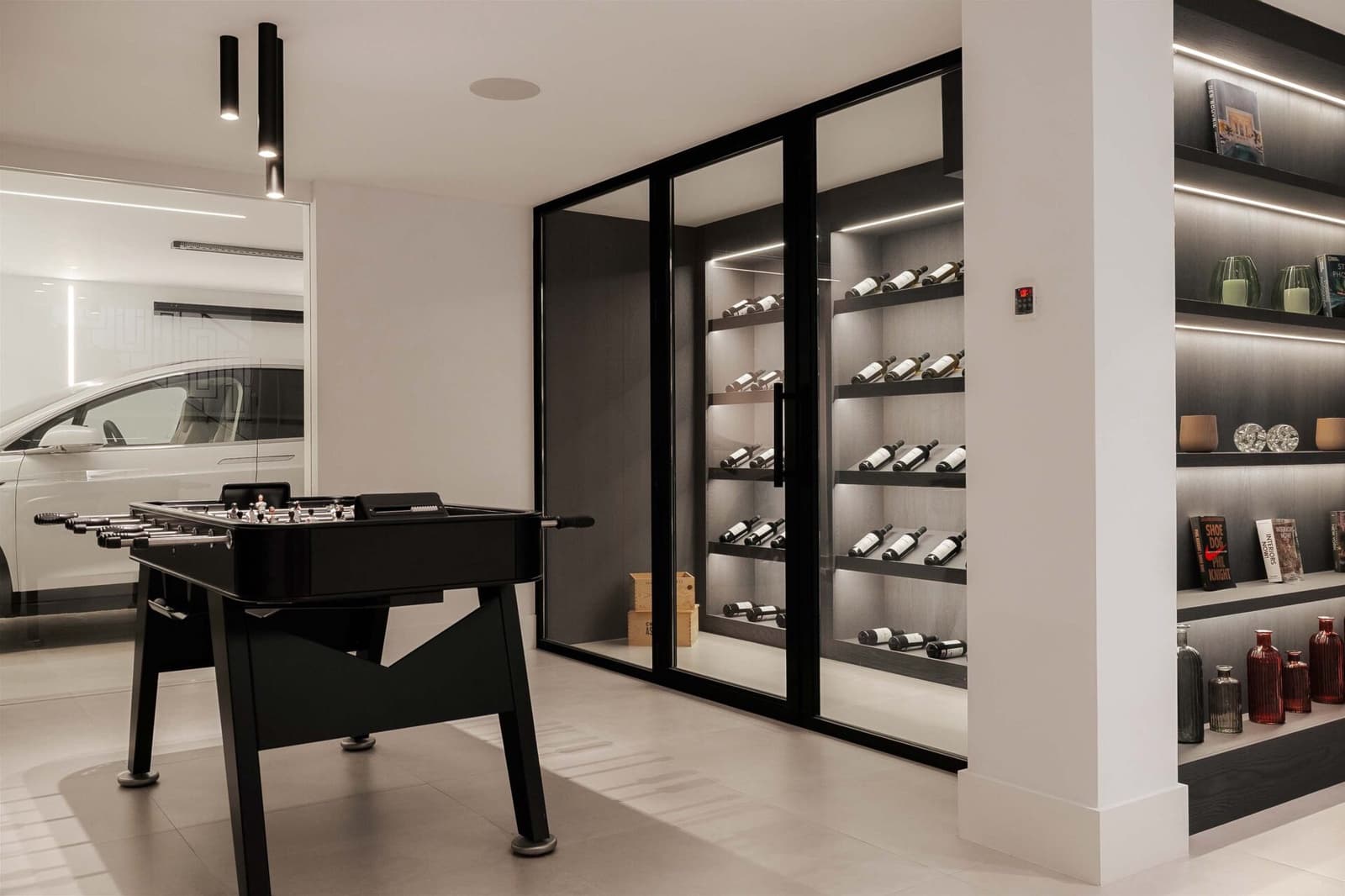 5 bedroom Villa for sale in Nueva Andalucia with pool garage - € 4,950,000 (Ref: 9068732)