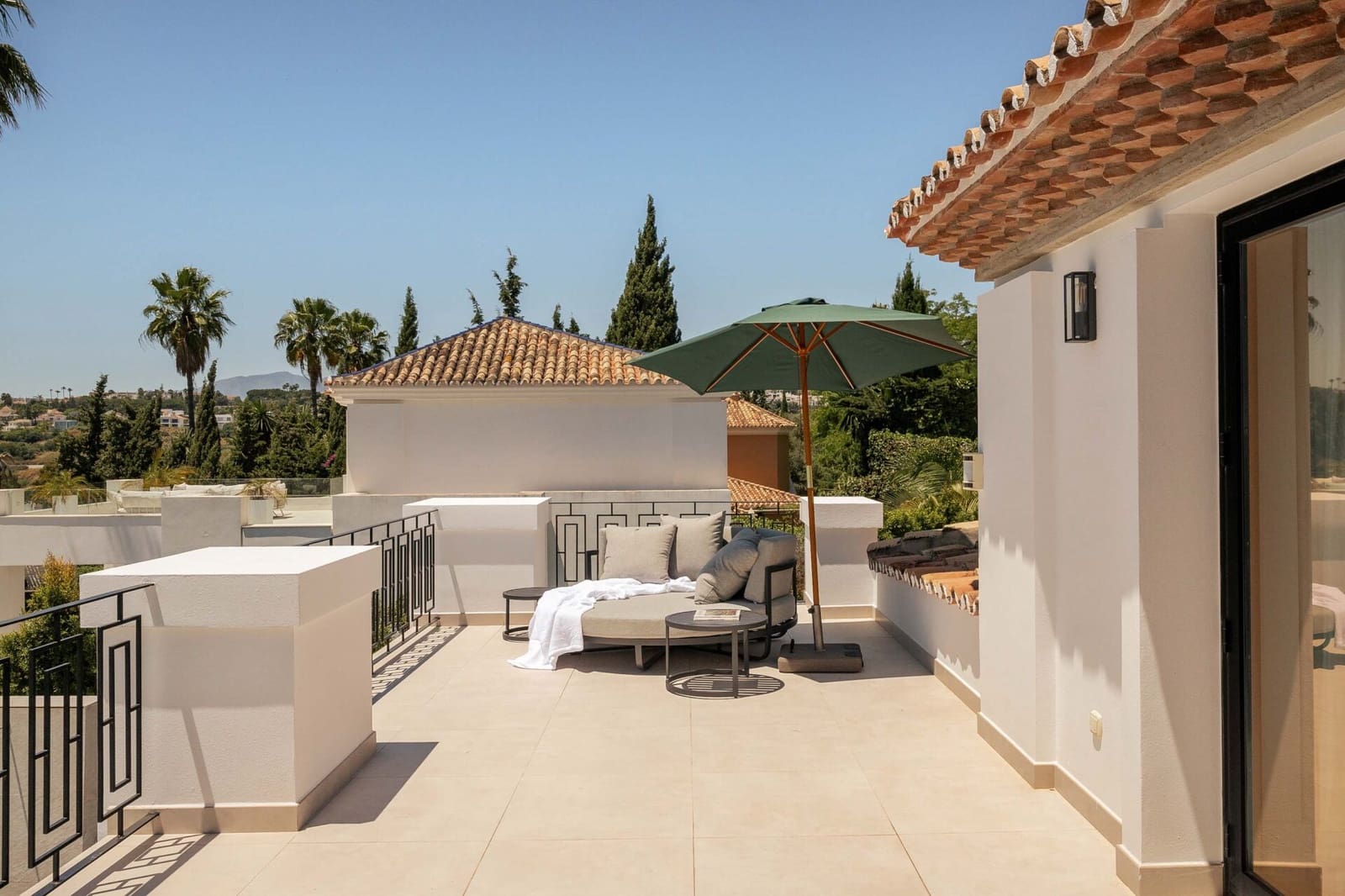 5 bedroom Villa for sale in Nueva Andalucia with pool garage - € 4,950,000 (Ref: 9068732)