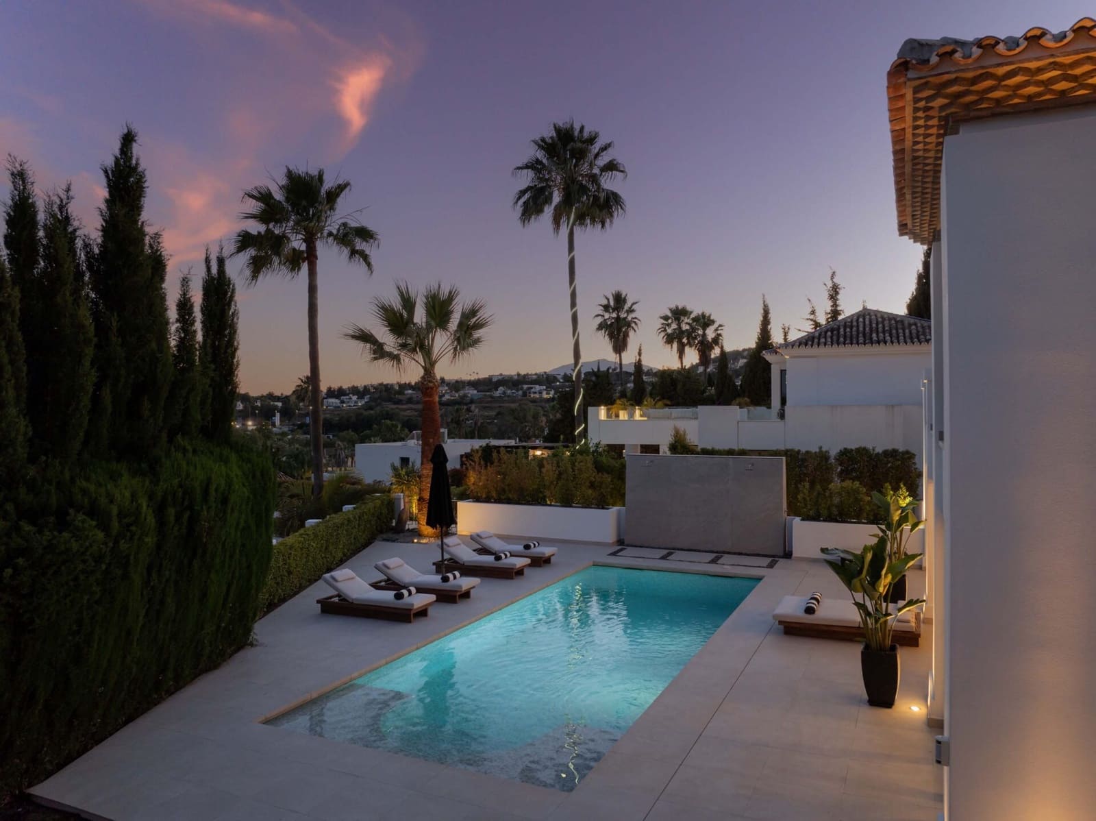 5 bedroom Villa for sale in Nueva Andalucia with pool garage - € 4,950,000 (Ref: 9068732)