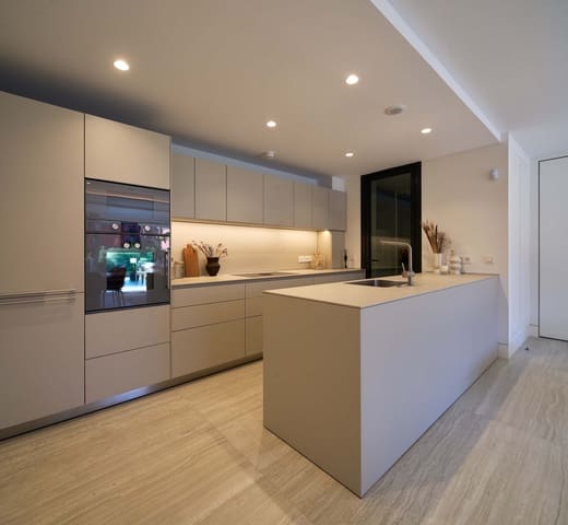 2 soverom Leilighet til salgs i New Golden Mile, Estepona med svømmebasseng garasje - € 995 000 (Ref: 9085132)