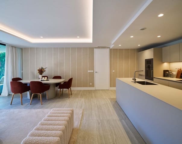 2 soverom Leilighet til salgs i New Golden Mile, Estepona med svømmebasseng garasje - € 995 000 (Ref: 9085132)