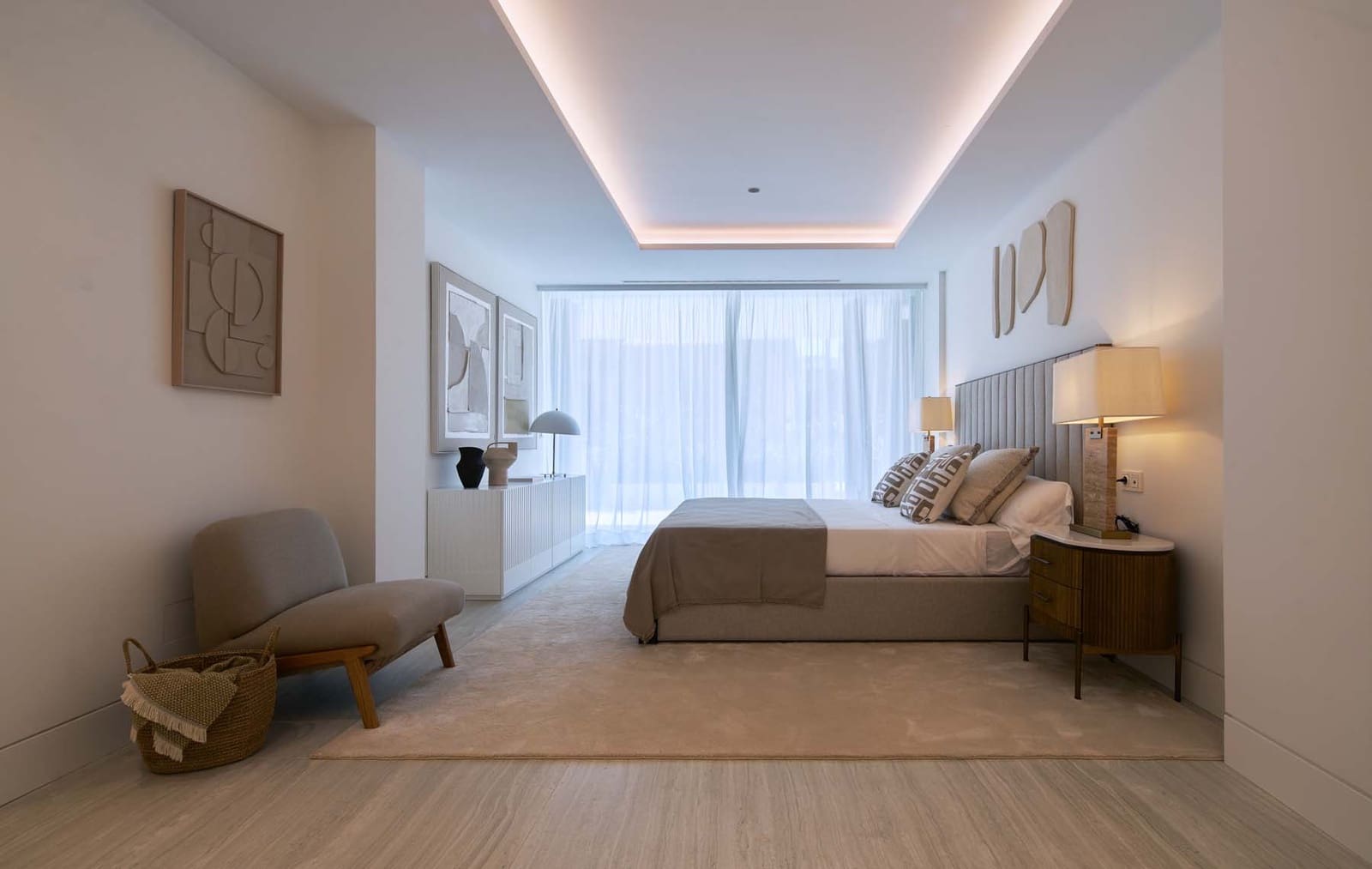 3 bedroom Apartment for sale in New Golden Mile with pool garage - € 2,950,000 (Ref: 9085133)