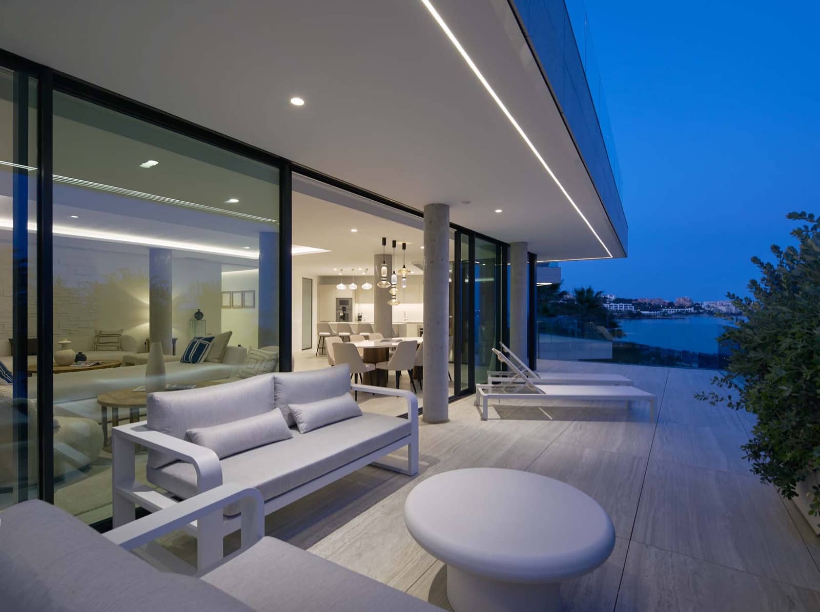 3 bedroom Apartment for sale in New Golden Mile with pool garage - € 2,950,000 (Ref: 9085133)