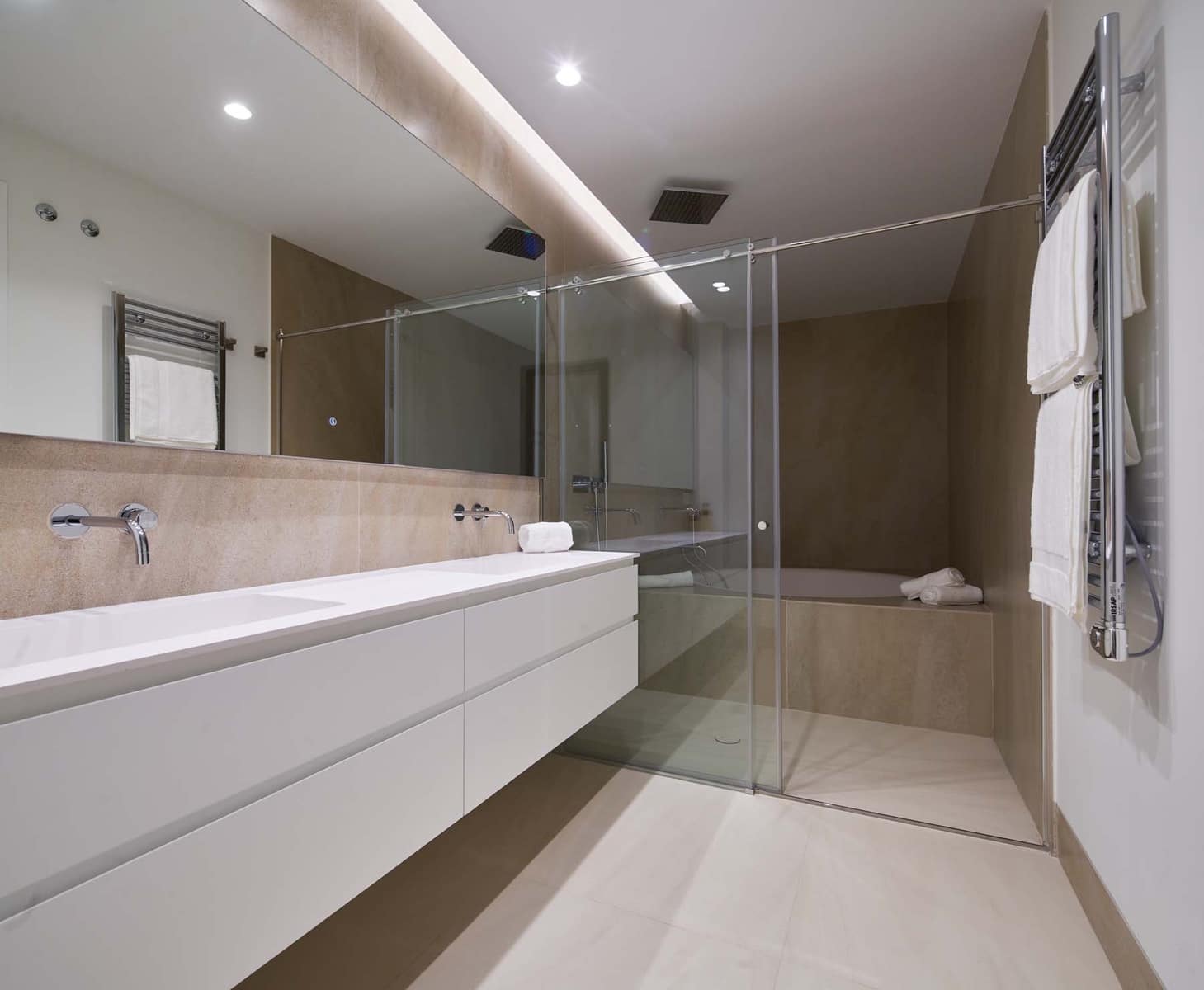 3 bedroom Apartment for sale in New Golden Mile with pool garage - € 2,950,000 (Ref: 9085133)