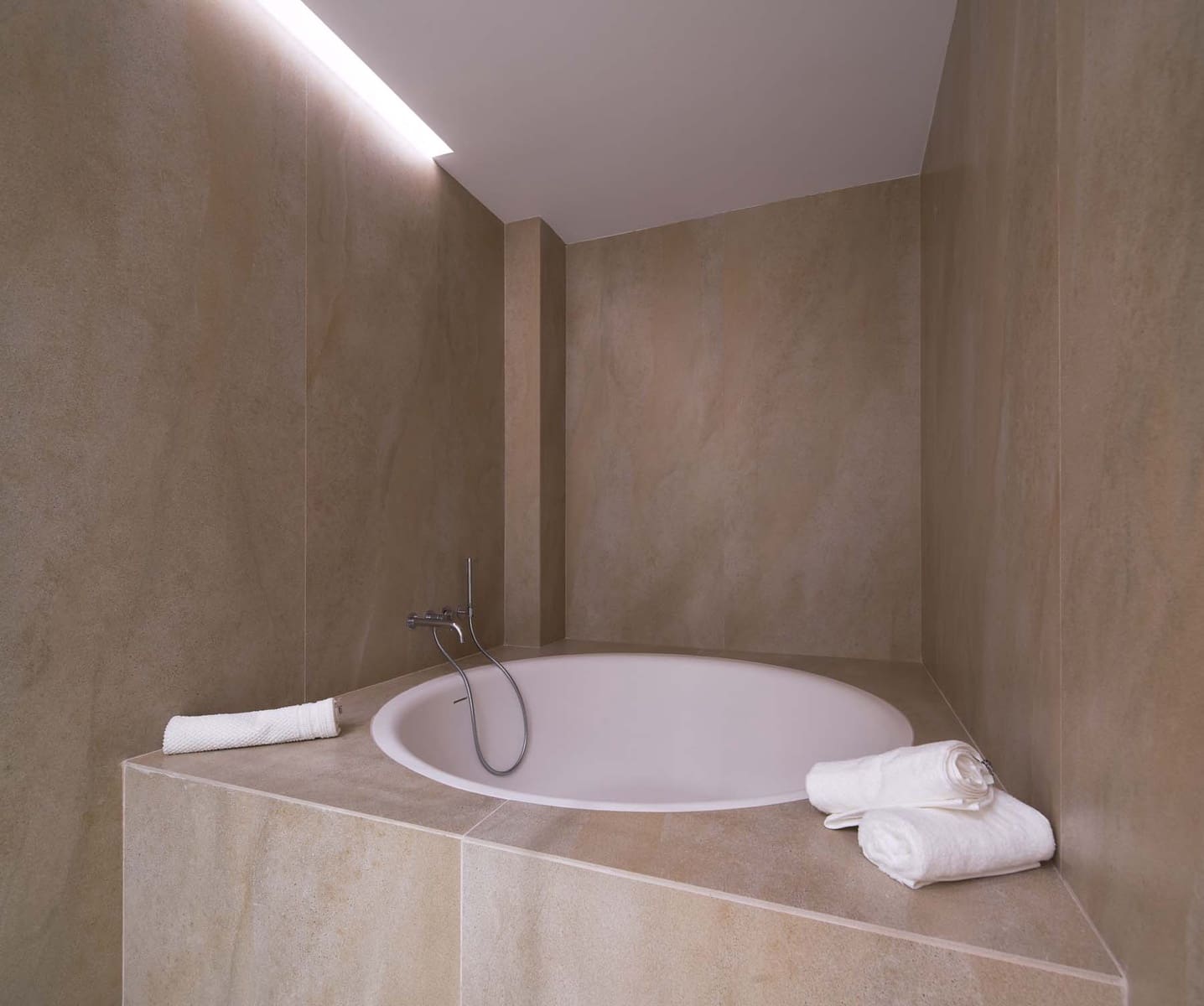 3 bedroom Apartment for sale in New Golden Mile with pool garage - € 2,950,000 (Ref: 9085133)