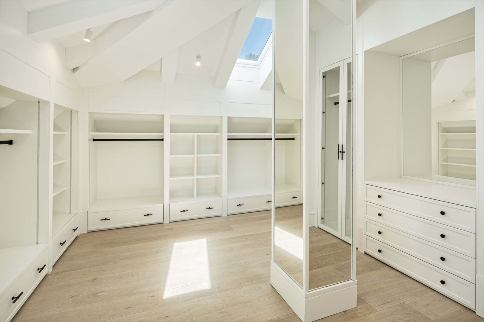 7 slaapkamer Villa te koop in Nueva Andalucia met zwembad garage - € 19.500.000 (Ref: 9095135)