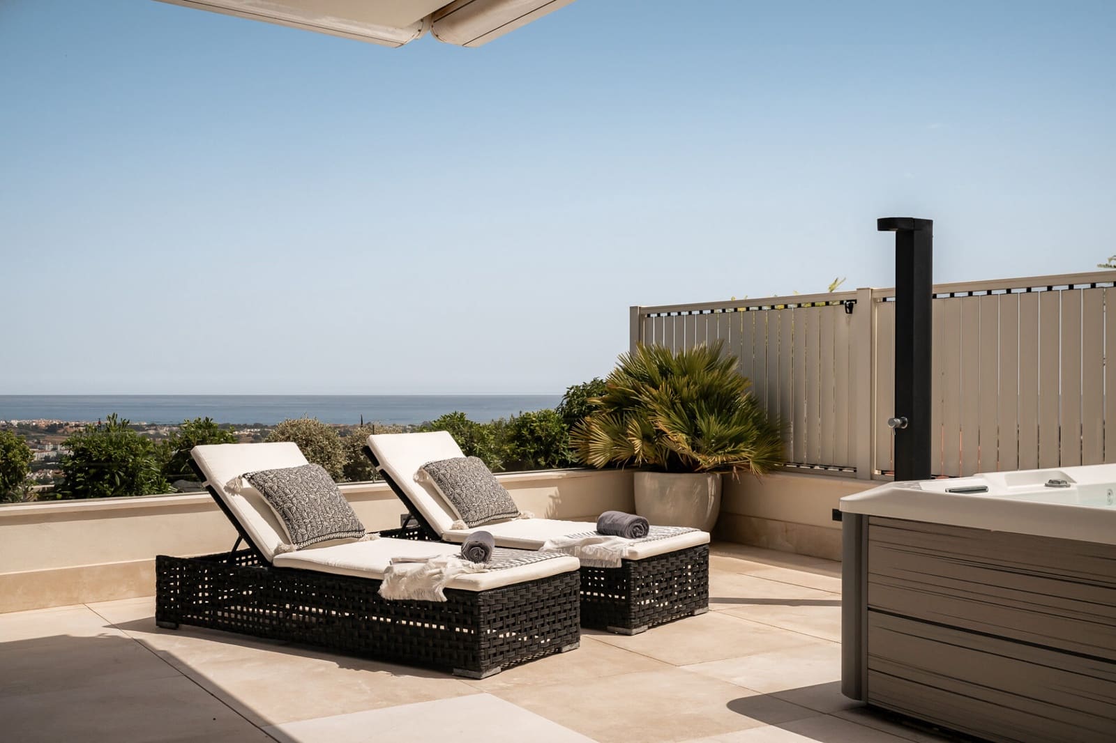 3 bedroom Apartment for sale in Marbella with pool garage - € 2,495,000 (Ref: 9098967)