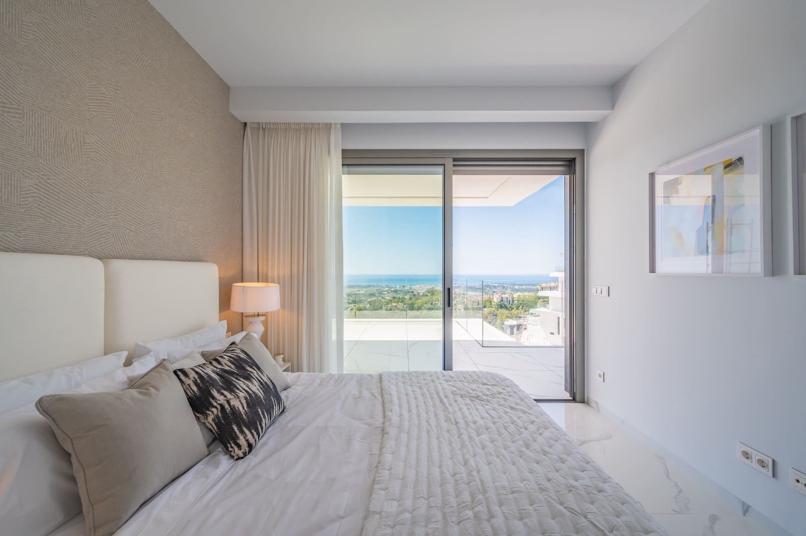 3 bedroom Apartment for sale in Benahavis with pool garage - € 1,625,000 (Ref: 9110140)