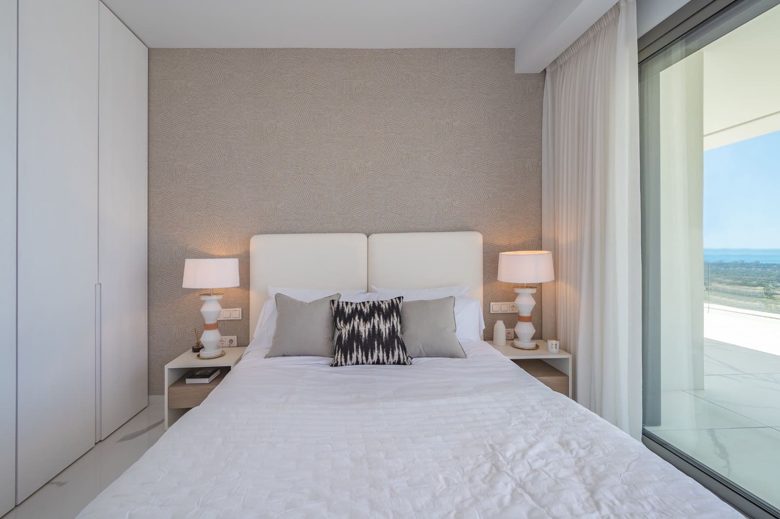 3 bedroom Apartment for sale in Benahavis with pool garage - € 1,625,000 (Ref: 9110140)