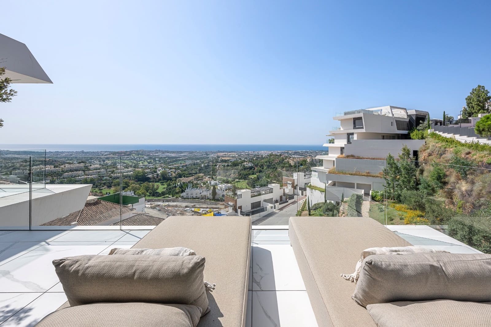 3 bedroom Apartment for sale in Benahavis with pool garage - € 1,625,000 (Ref: 9110140)