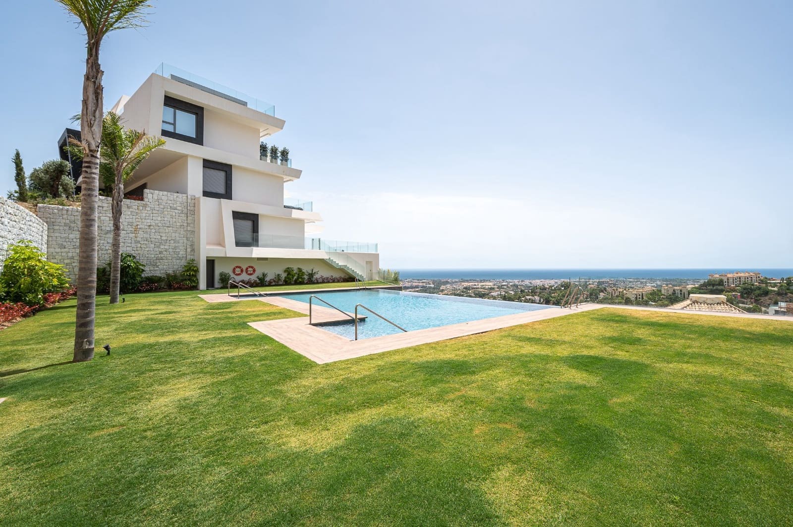 3 bedroom Apartment for sale in Benahavis with pool garage - € 1,625,000 (Ref: 9110140)