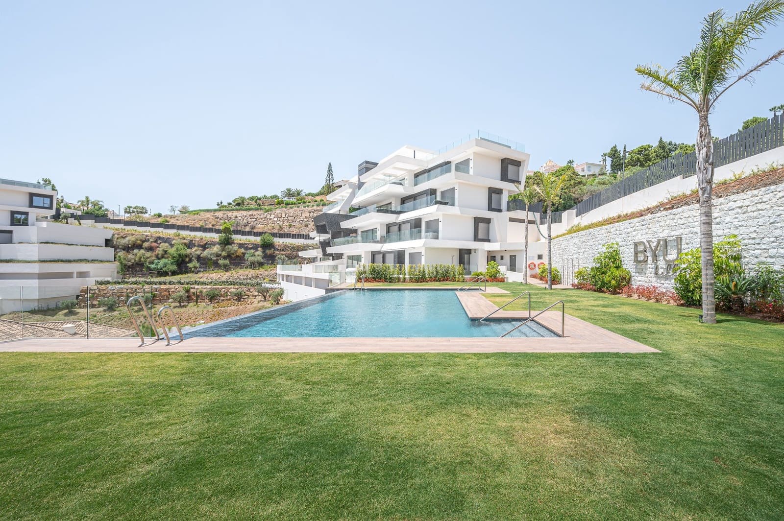 3 bedroom Apartment for sale in Benahavis with pool garage - € 1,625,000 (Ref: 9110140)