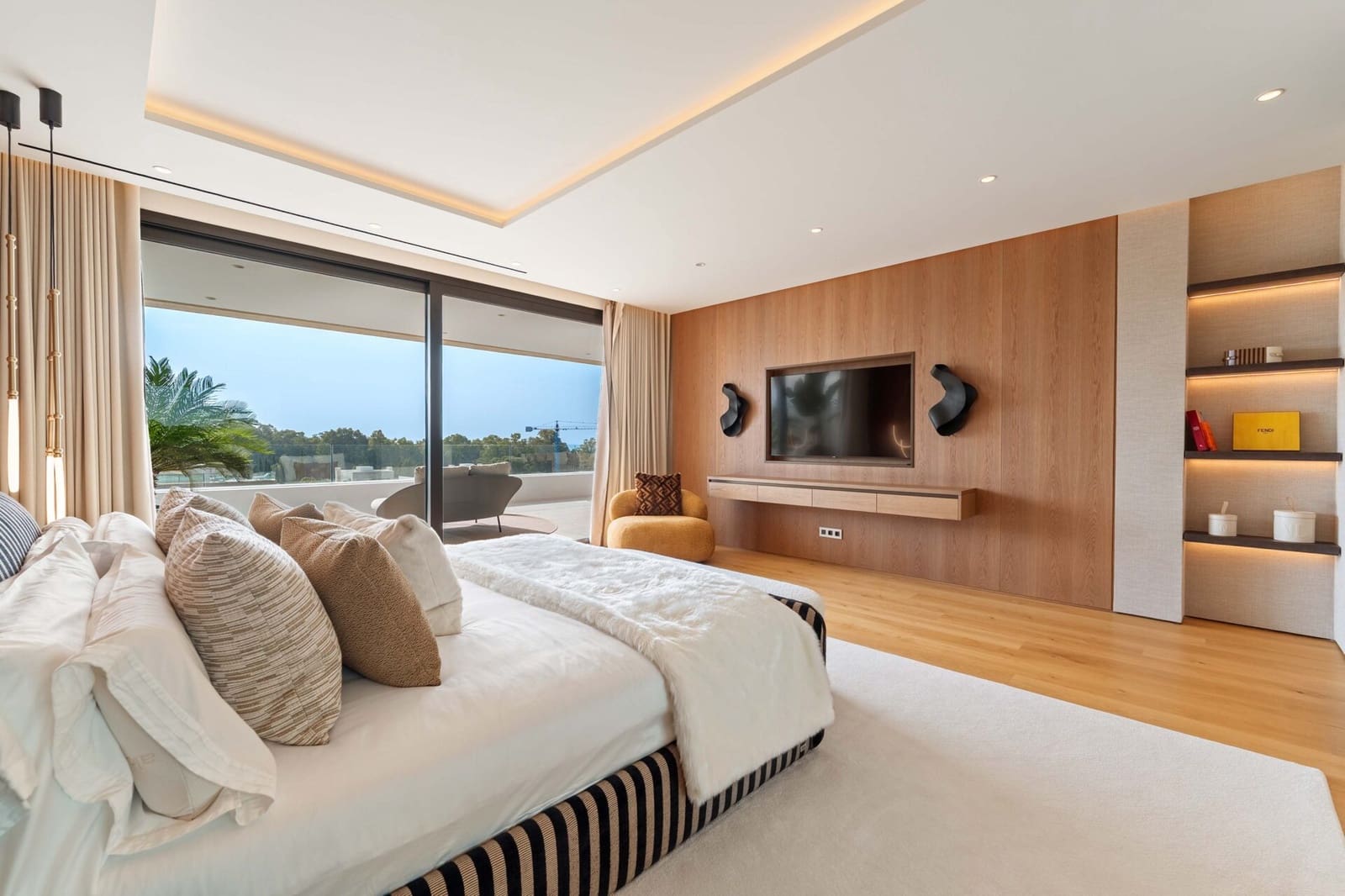 4 soveværelse Penthouse til salg i Golden Mile med swimmingpool garage - € 11.900.000 (Ref: 9110142)