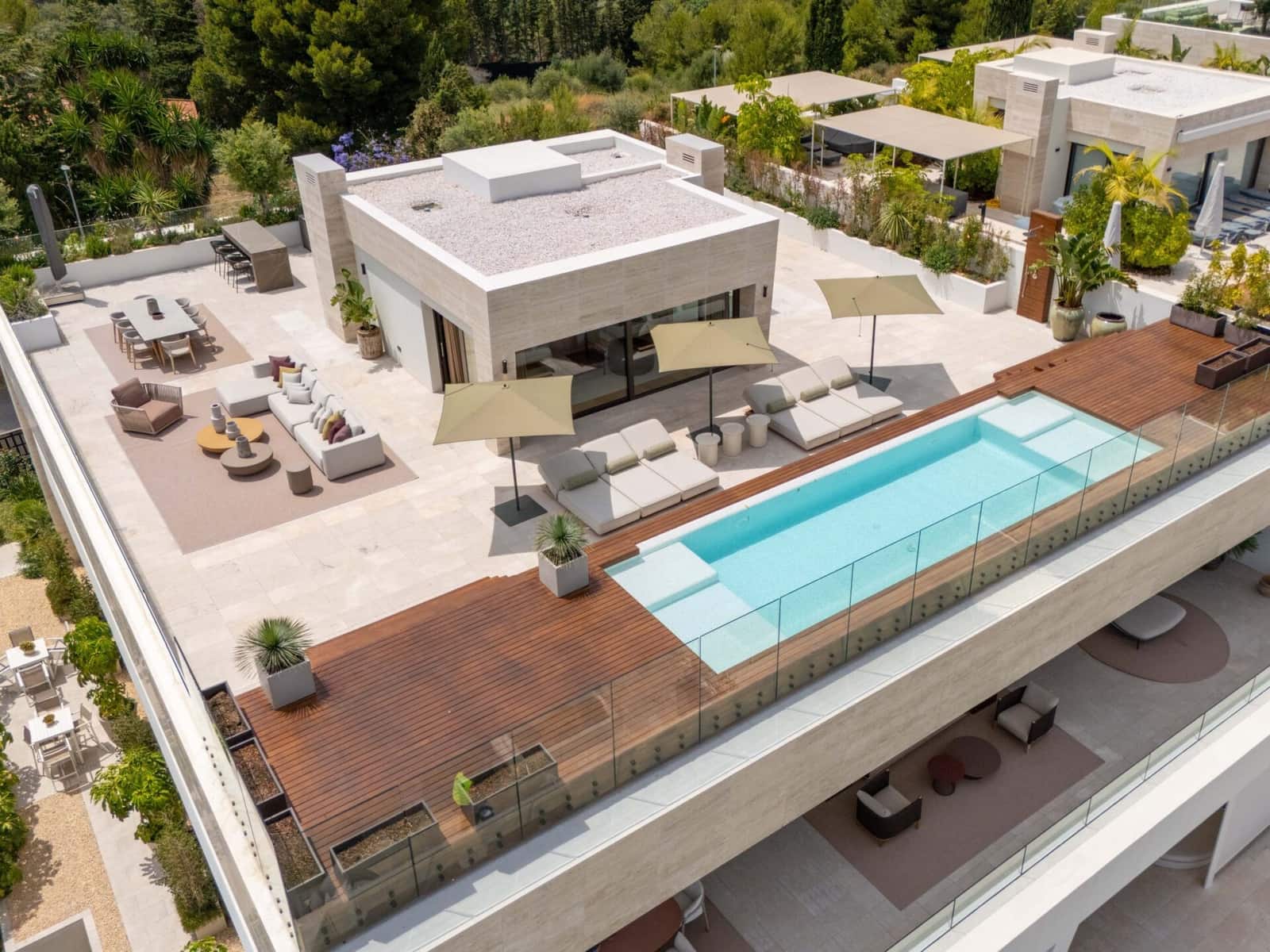 4 soveværelse Penthouse til salg i Golden Mile med swimmingpool garage - € 11.900.000 (Ref: 9110142)