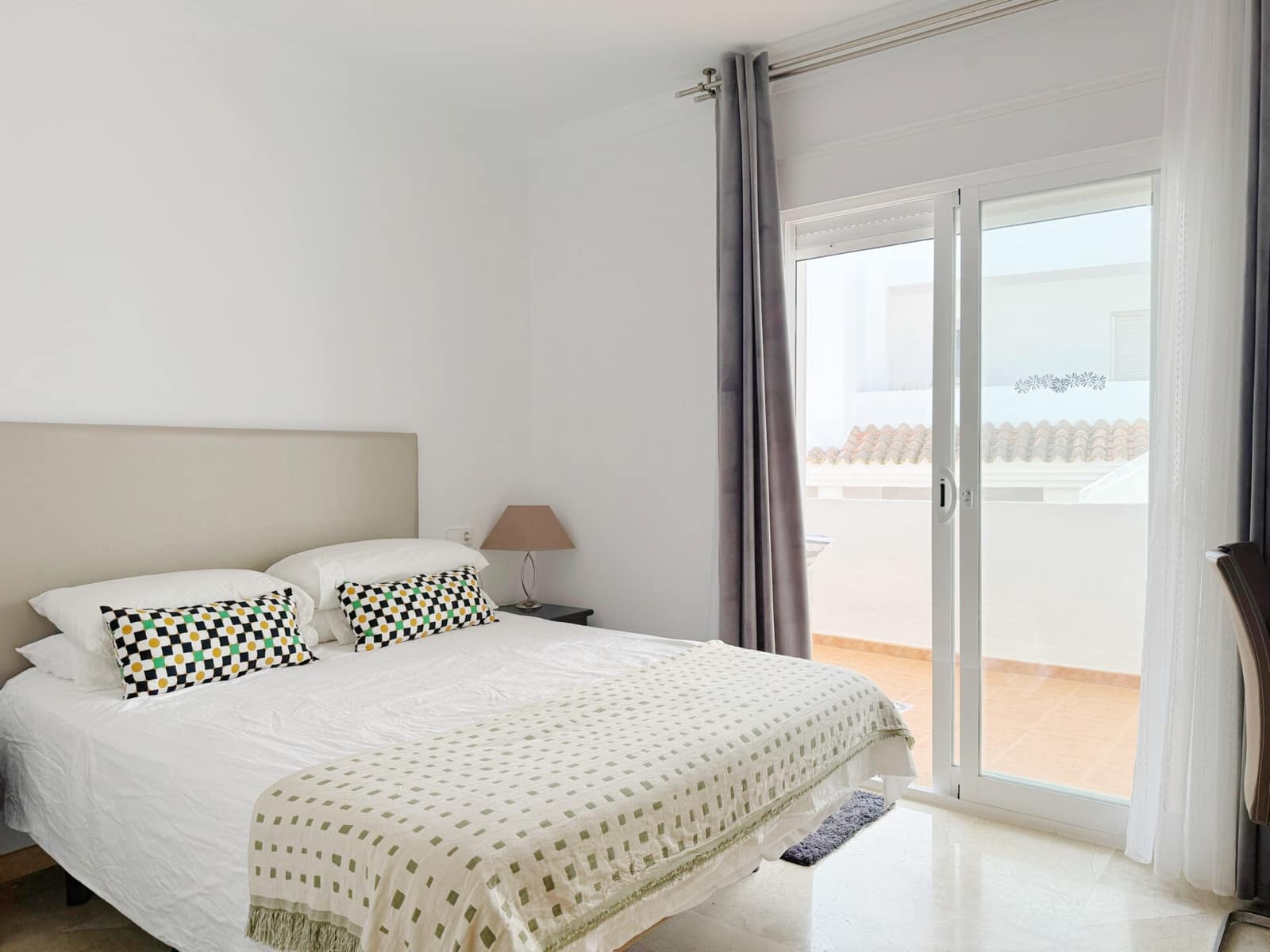 3 sypialnia Apartament na sprzedaż w La Mairena z basenem garażem - 459 000 € (Ref: 9115969)