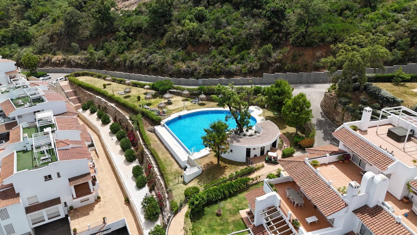 3 sypialnia Apartament na sprzedaż w La Mairena z basenem garażem - 459 000 € (Ref: 9115969)