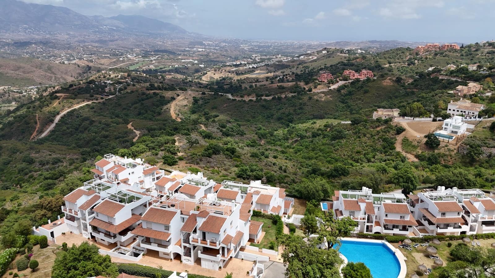 3 sypialnia Apartament na sprzedaż w La Mairena z basenem garażem - 459 000 € (Ref: 9115969)