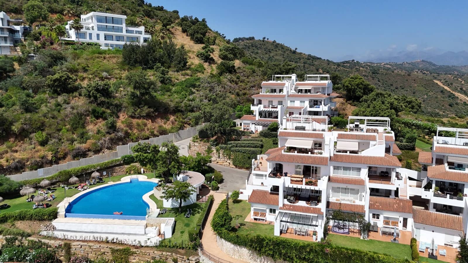 3 sypialnia Apartament na sprzedaż w La Mairena z basenem garażem - 459 000 € (Ref: 9115969)