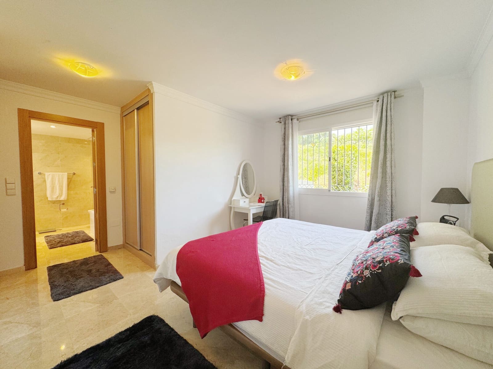 3 sypialnia Apartament na sprzedaż w La Mairena z basenem garażem - 459 000 € (Ref: 9115969)