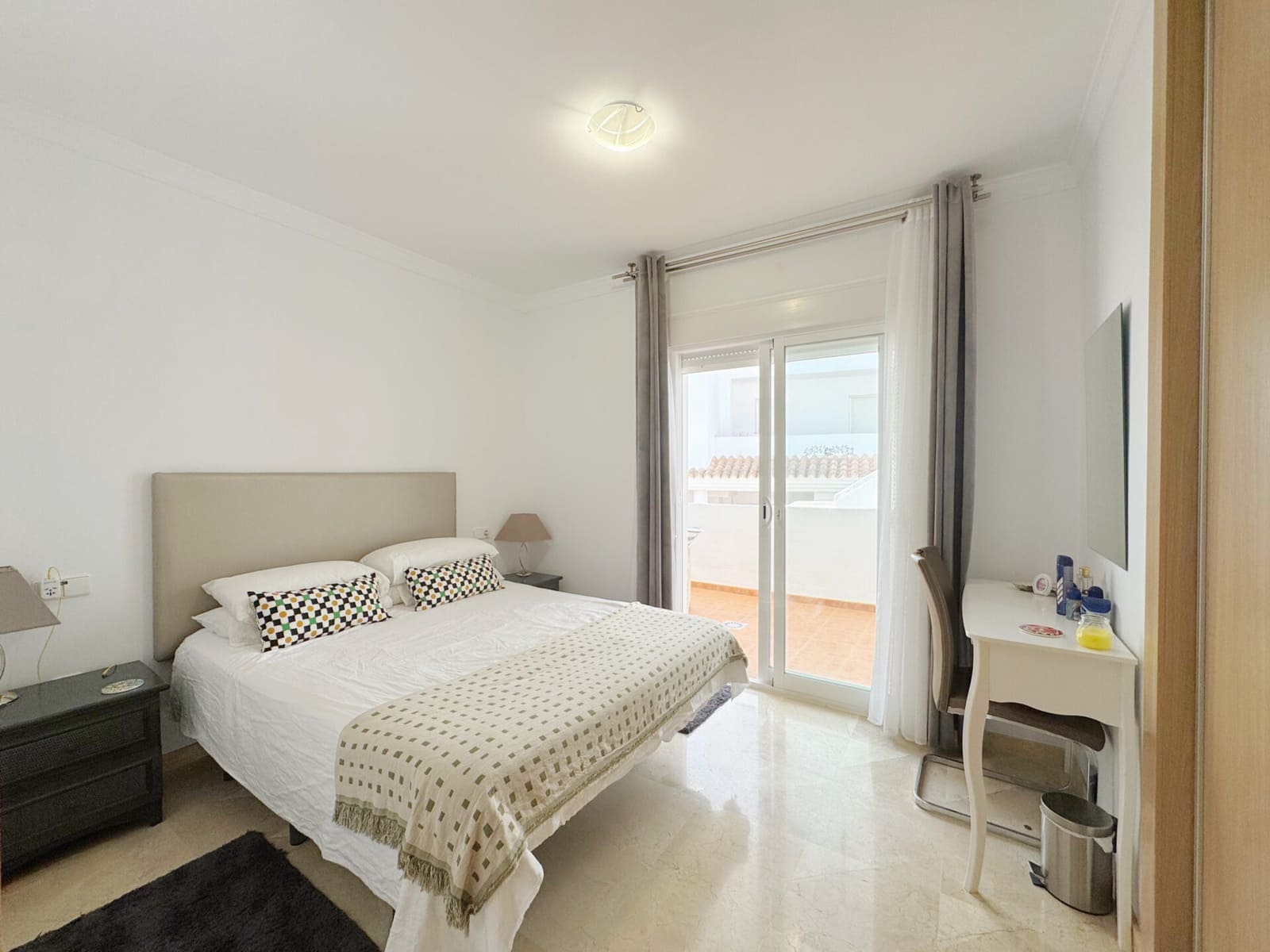 3 sypialnia Apartament na sprzedaż w La Mairena z basenem garażem - 459 000 € (Ref: 9115969)