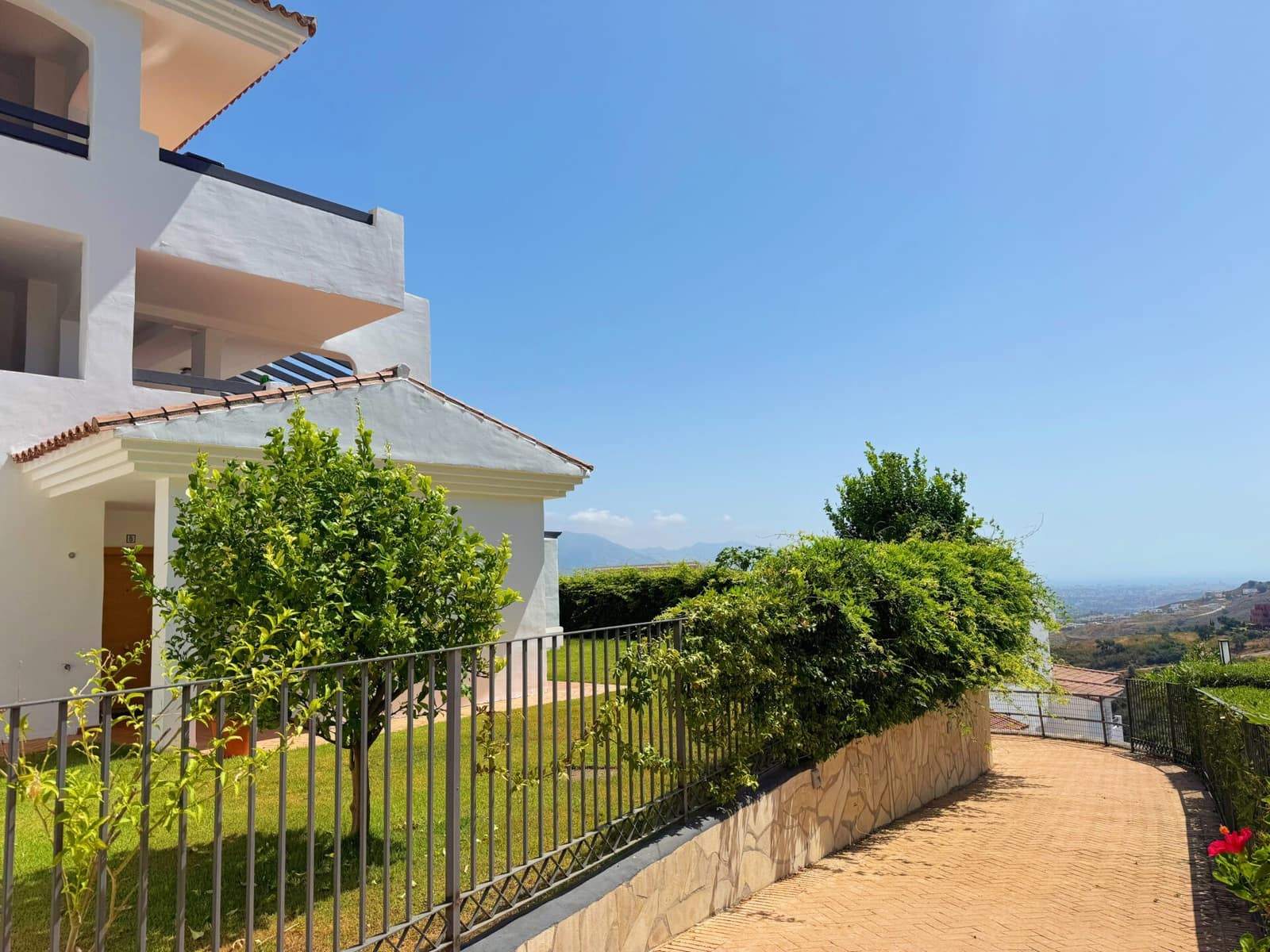 3 sypialnia Apartament na sprzedaż w La Mairena z basenem garażem - 459 000 € (Ref: 9115969)