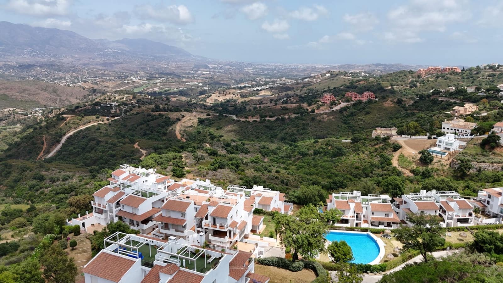 3 sypialnia Apartament na sprzedaż w La Mairena z basenem garażem - 459 000 € (Ref: 9115969)