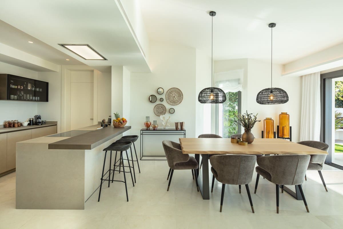 3 bedroom Villa for sale in El Rosario with pool - € 2,750,000 (Ref: 9118618)