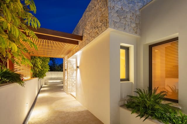 3 bedroom Villa for sale in El Rosario, Marbella with pool - € 2,750,000 (Ref: 9118618)