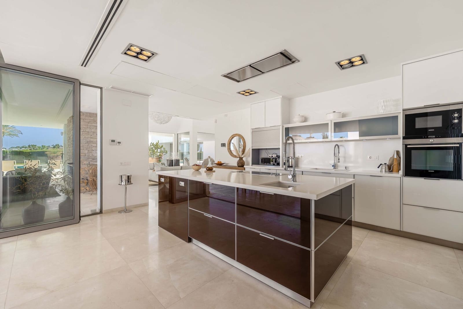 7 bedroom Villa for sale in Nueva Andalucia with pool garage - € 7,950,000 (Ref: 9118621)