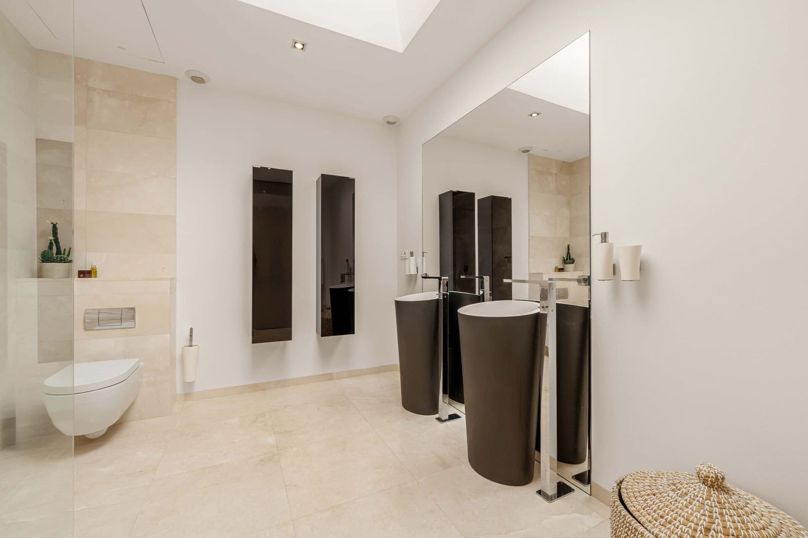 7 bedroom Villa for sale in Nueva Andalucia with pool garage - € 7,950,000 (Ref: 9118621)