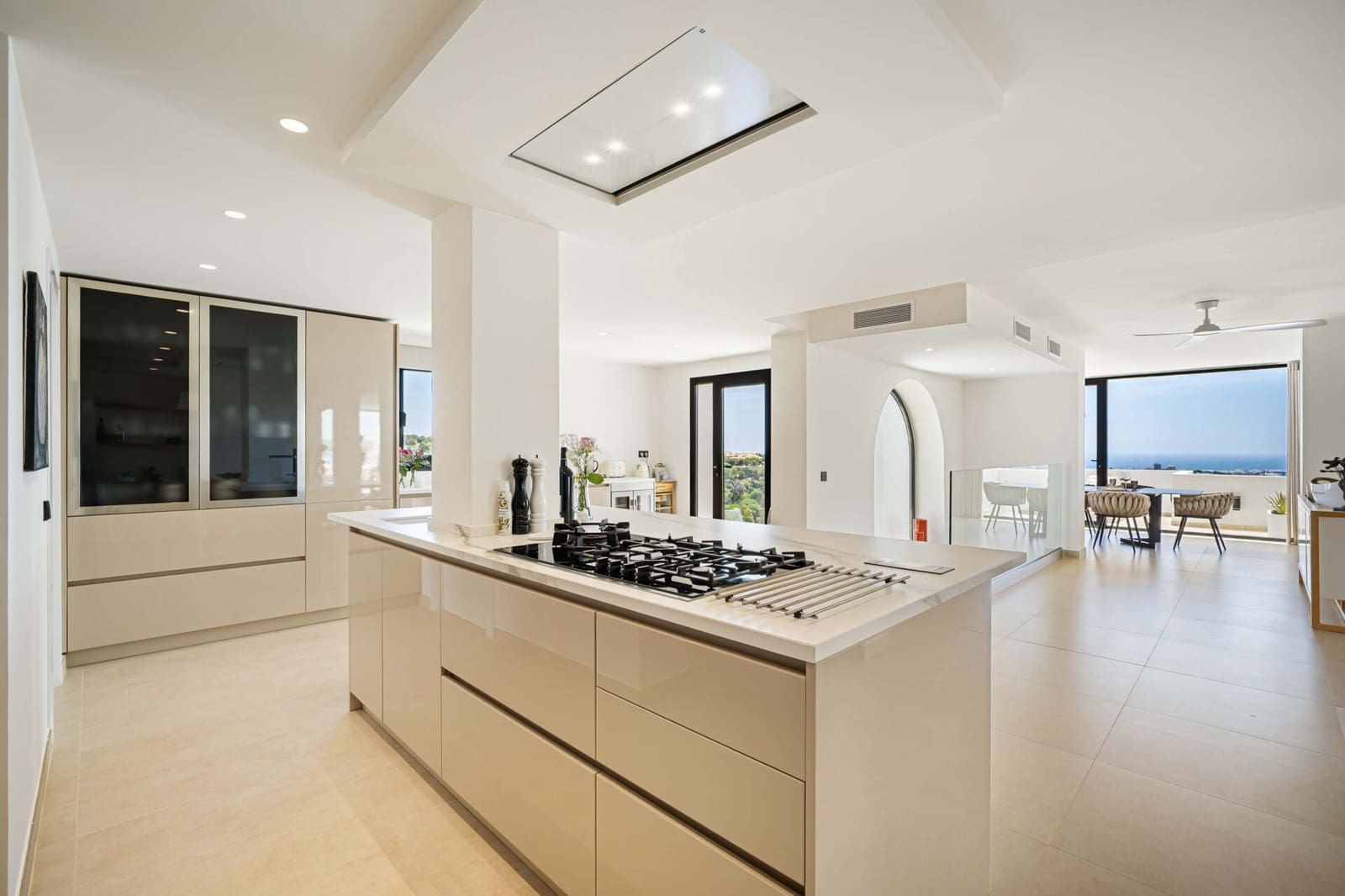 5 bedroom Villa for sale in Nueva Andalucia - € 4,950,000 (Ref: 9126690)